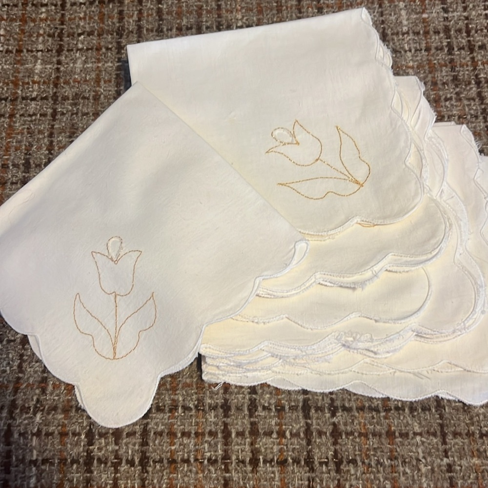 VTG Embroidered Tulip Napkins (Set of Twelve)